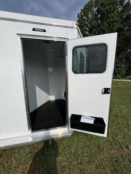 New 2027 Homesteader 2 Horse Slant Load Trailer