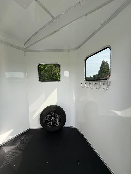 New 2027 Homesteader 2 Horse Slant Load Trailer