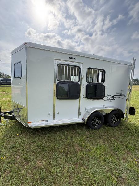 New 2027 Homesteader 2 Horse Slant Load Trailer