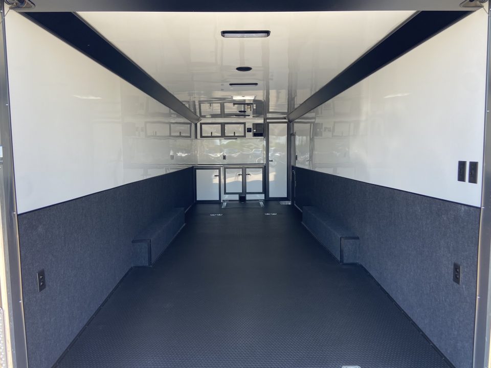 New United PREM-8.528 Racing Trailer