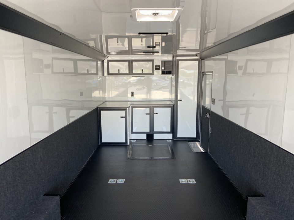 New United PREM-8.528 Racing Trailer