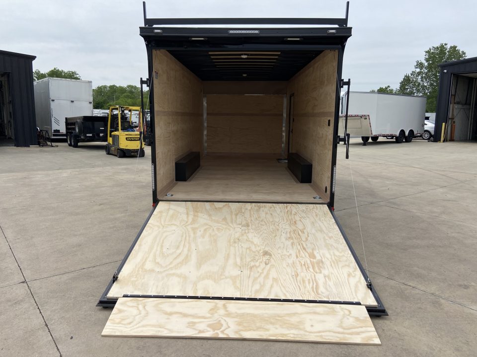 New United Trailers UXT-8.520 Contractor