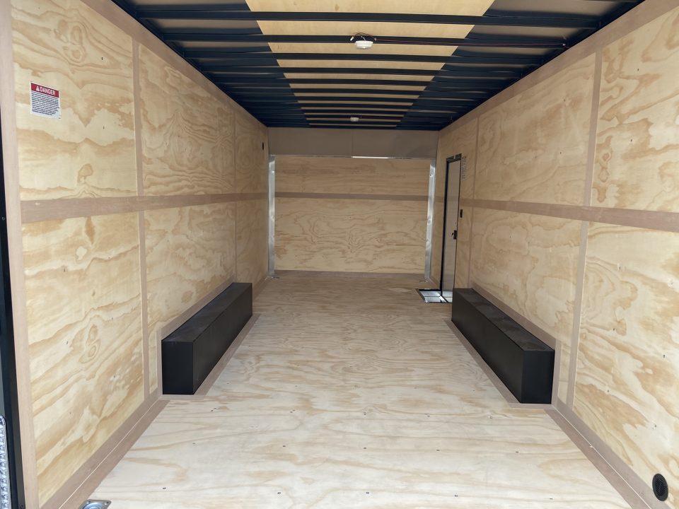 New United Trailers UXT-8.520 Contractor