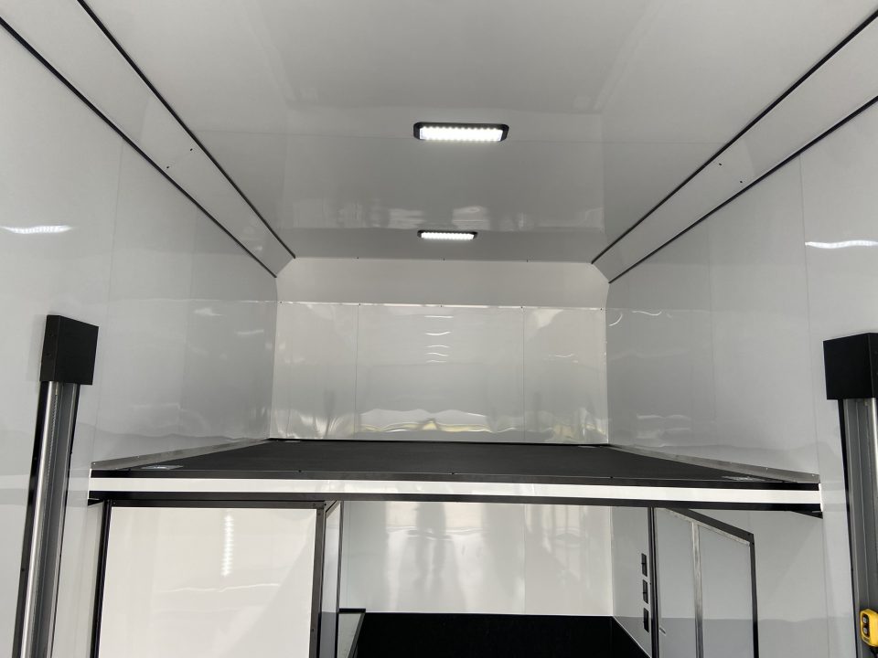 New United Trailers USH-8.532 Stacker
