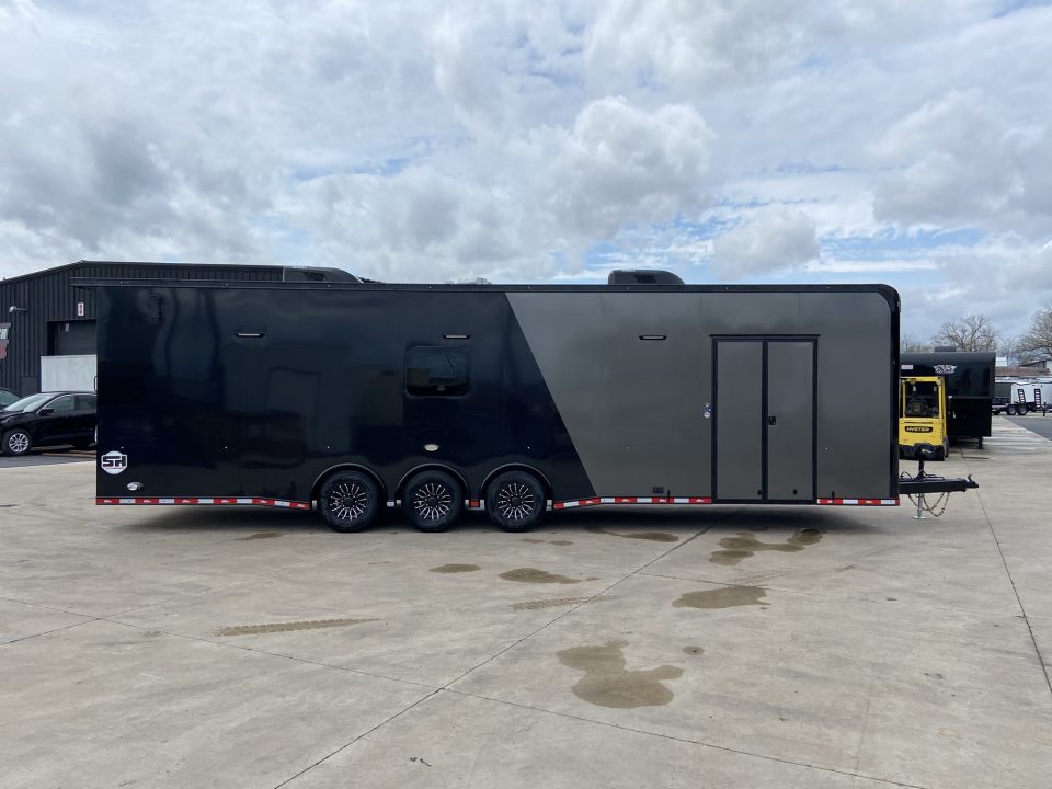 New United USH-8.532 Racing Trailer