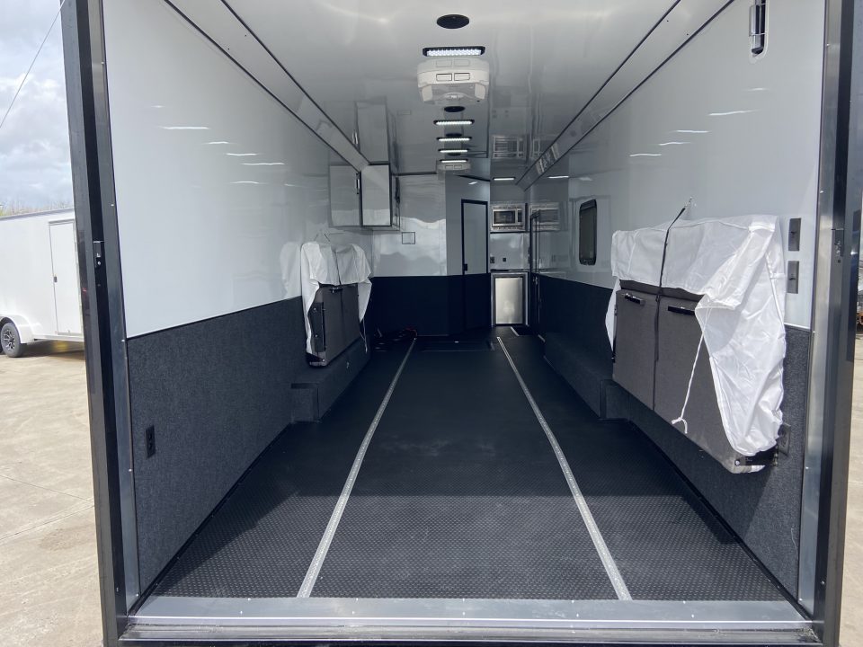 New United USH-8.532 Racing Trailer