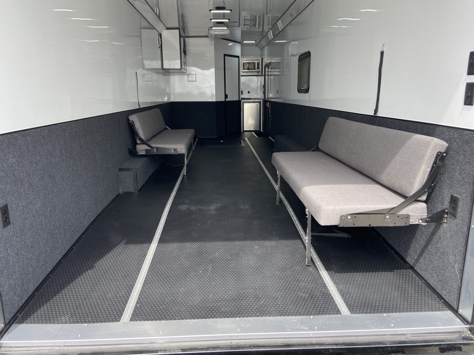 New United USH-8.532 Racing Trailer