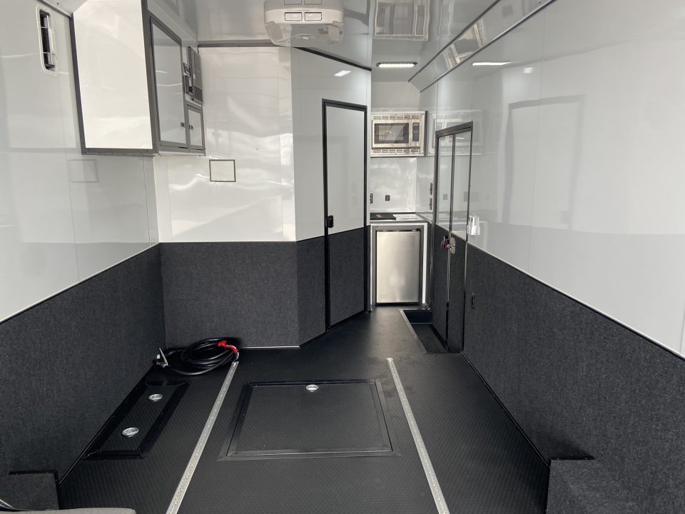 New United USH-8.532 Racing Trailer