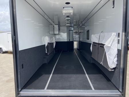 New United USH-8.532 Racing Trailer