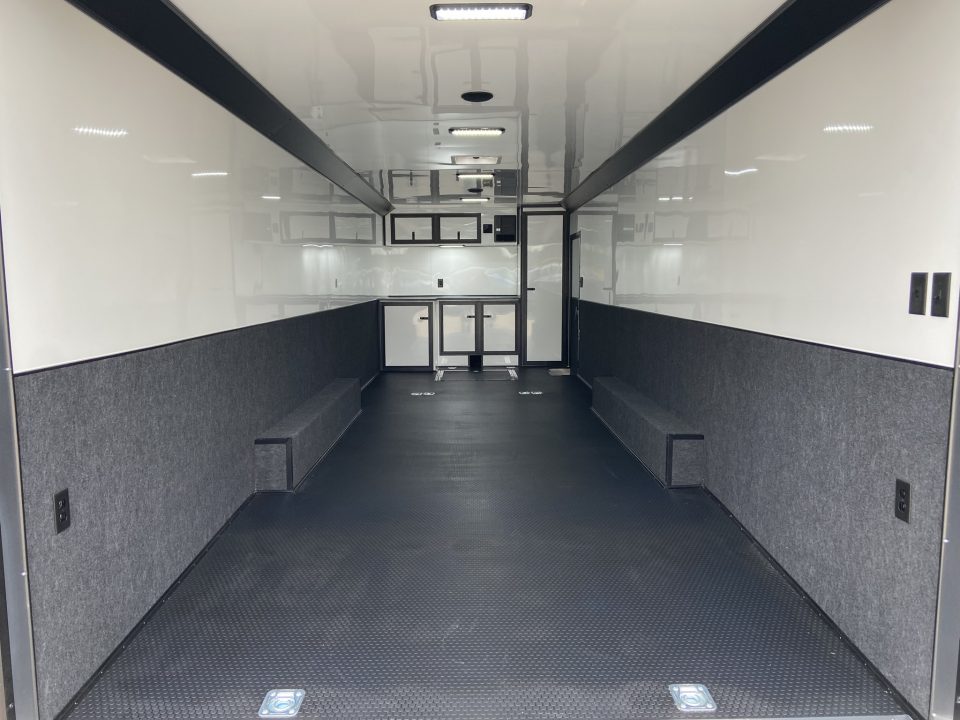 New United PREM-8.528 Racing Trailer