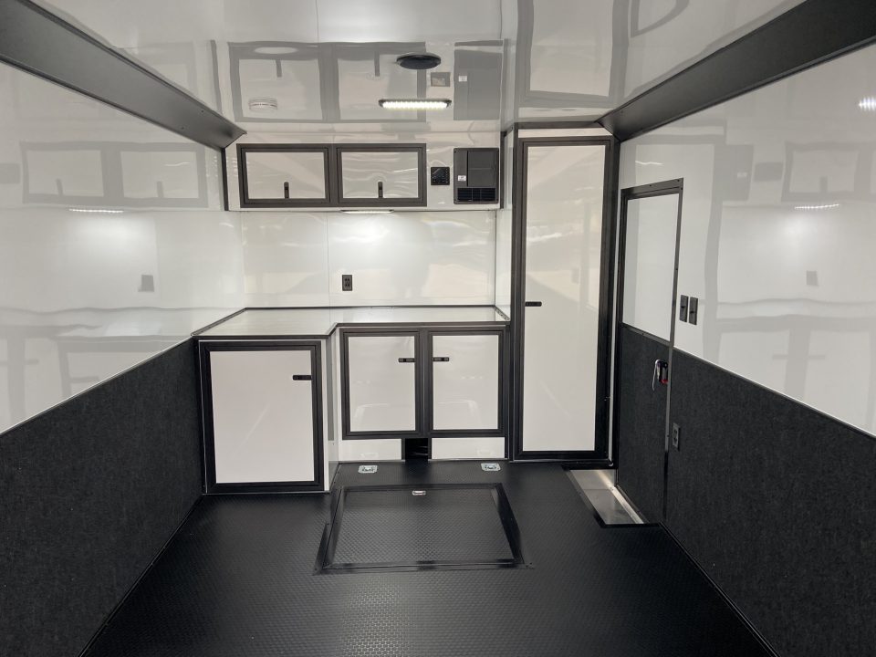 New United PREM-8.528 Racing Trailer