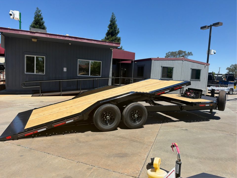 New 2026 Diamond C Trailers HXD207L22X102 8.5FT X 22FT 14.9K GVW Tilt Trailer