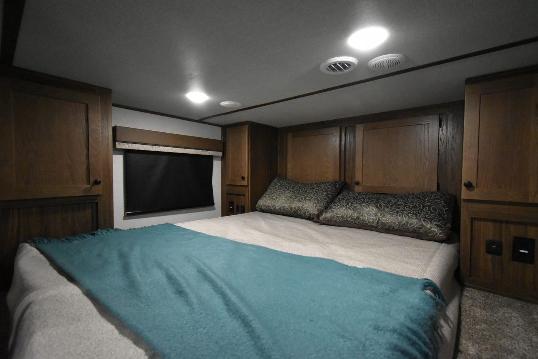 New 2026 Bison Trailers Trailhand 81316 Horse Trailer