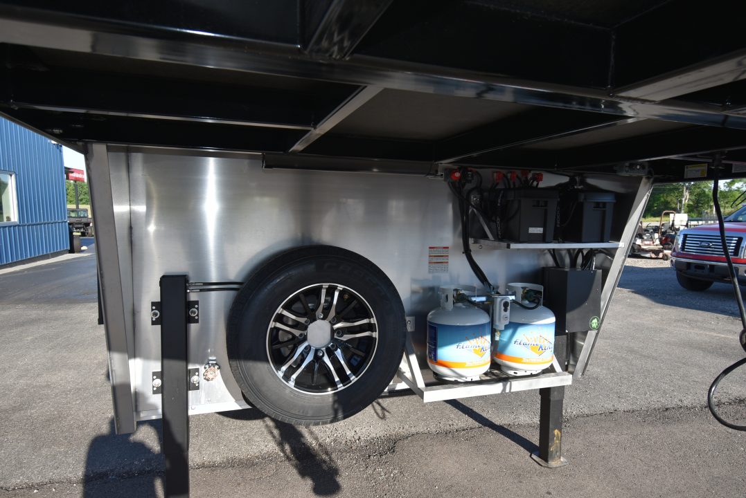 New 2026 Bison Trailers Trailhand 81316 Horse Trailer