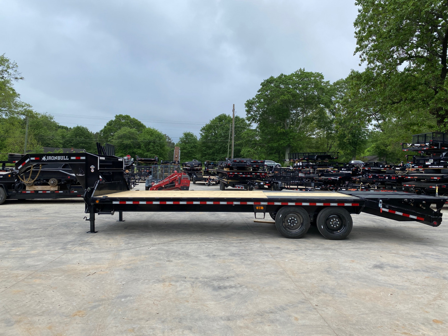 New 2026-Iron-Bull-Trailers-8.5×25-16K-Flatbed-Deckover-Gooseneck-Monster-FG16K825MI
