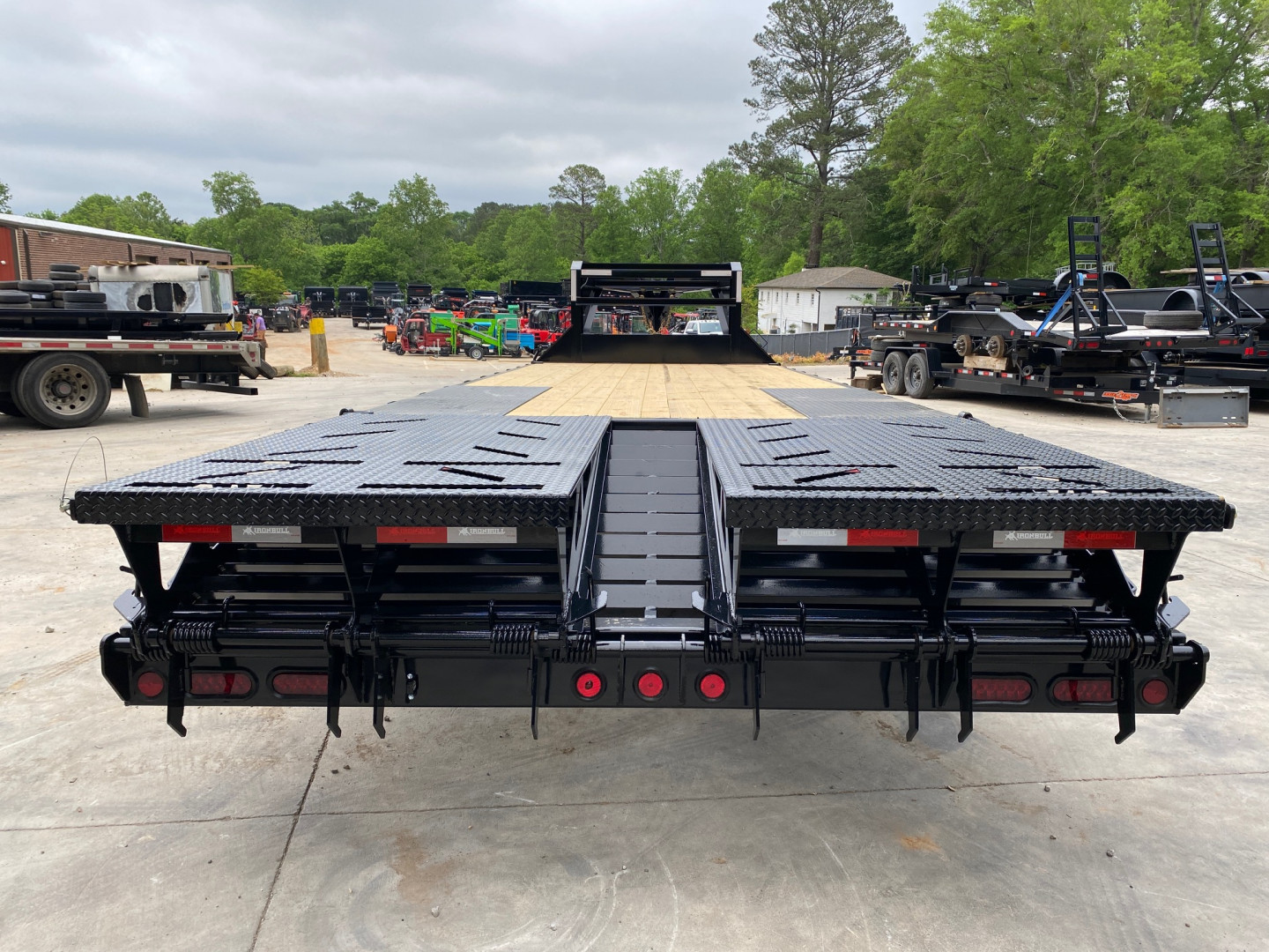 New 2026-Iron-Bull-Trailers-8.5×25-16K-Flatbed-Deckover-Gooseneck-Monster-FG16K825MI