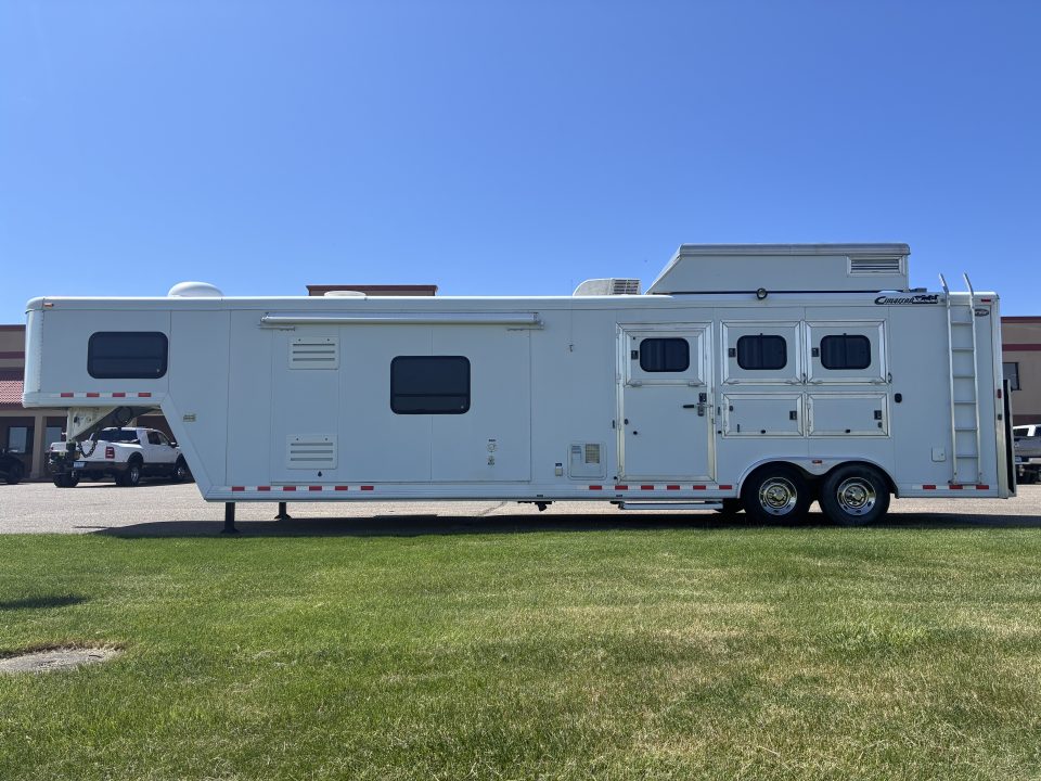 Used 2007 Cimarron Trailers 3H 17'LQ Horse Trailer