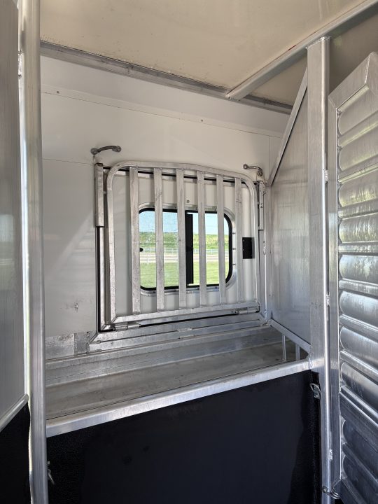 Used 2007 Cimarron Trailers 3H 17'LQ Horse Trailer