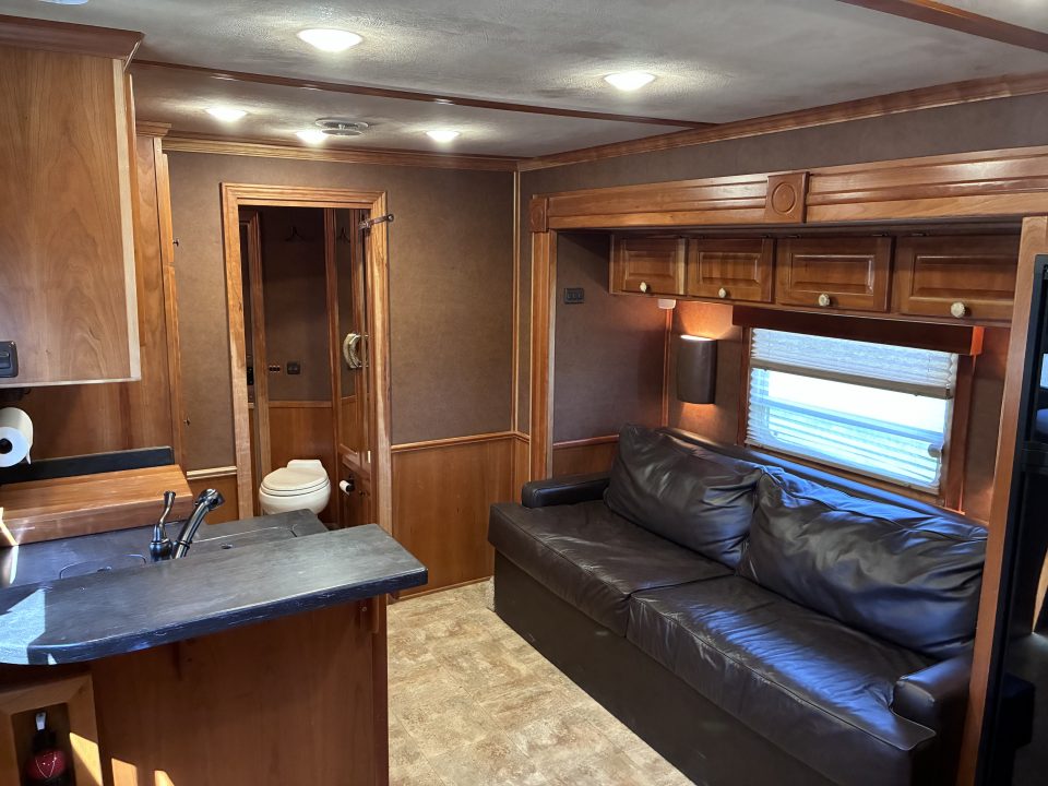 Used 2007 Cimarron Trailers 3H 17'LQ Horse Trailer