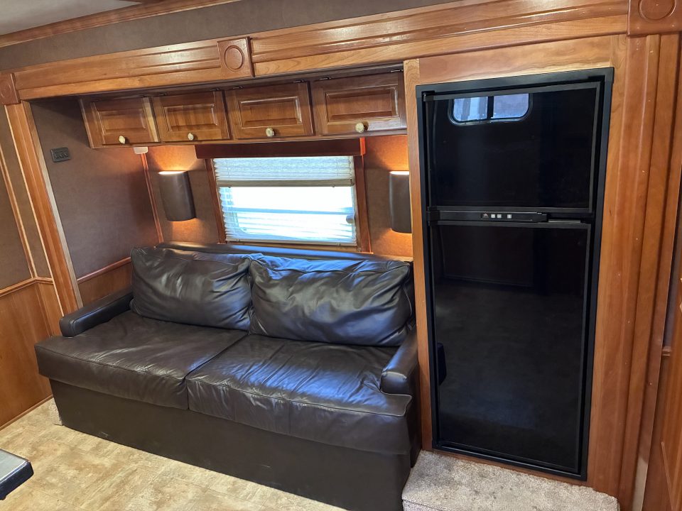Used 2007 Cimarron Trailers 3H 17'LQ Horse Trailer