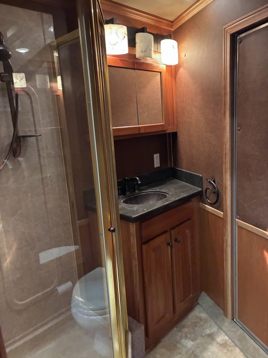 Used 2007 Cimarron Trailers 3H 17'LQ Horse Trailer