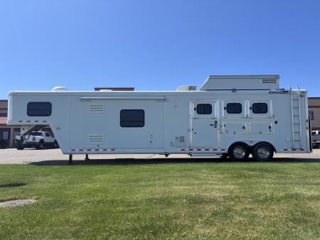 Used 2007 Cimarron Trailers 3H 17'LQ Horse Trailer