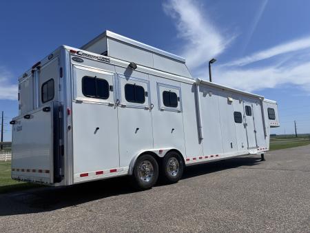 Used 2007 Cimarron Trailers 3H 17'LQ Horse Trailer