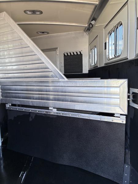 Used 2007 Cimarron Trailers 3H 17'LQ Horse Trailer
