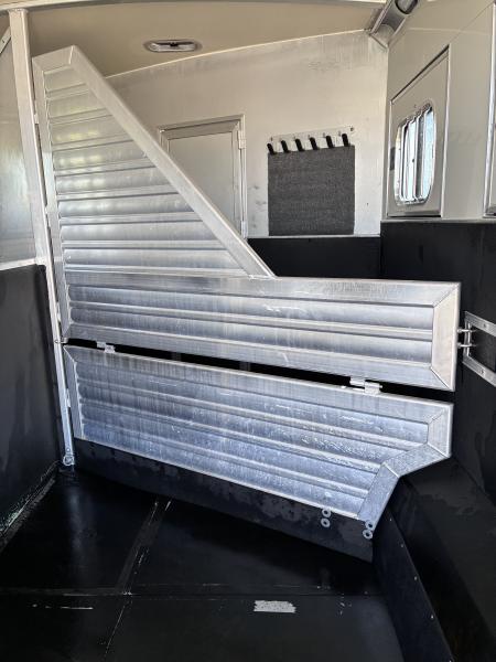 Used 2007 Cimarron Trailers 3H 17'LQ Horse Trailer
