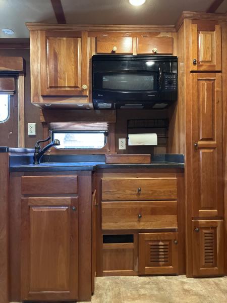 Used 2007 Cimarron Trailers 3H 17'LQ Horse Trailer