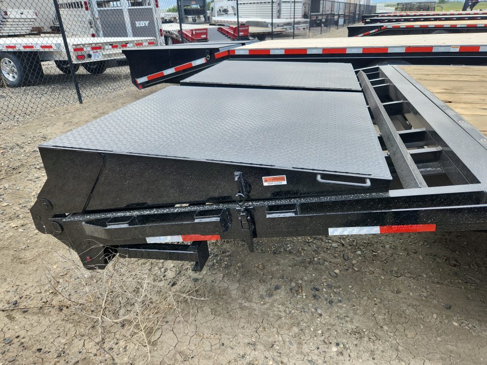 New 2026 Walton Trailer 28' TRIPLE AXLE GN Flatbed Trailer