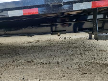 New 2026 Walton Trailer 28' TRIPLE AXLE GN Flatbed Trailer