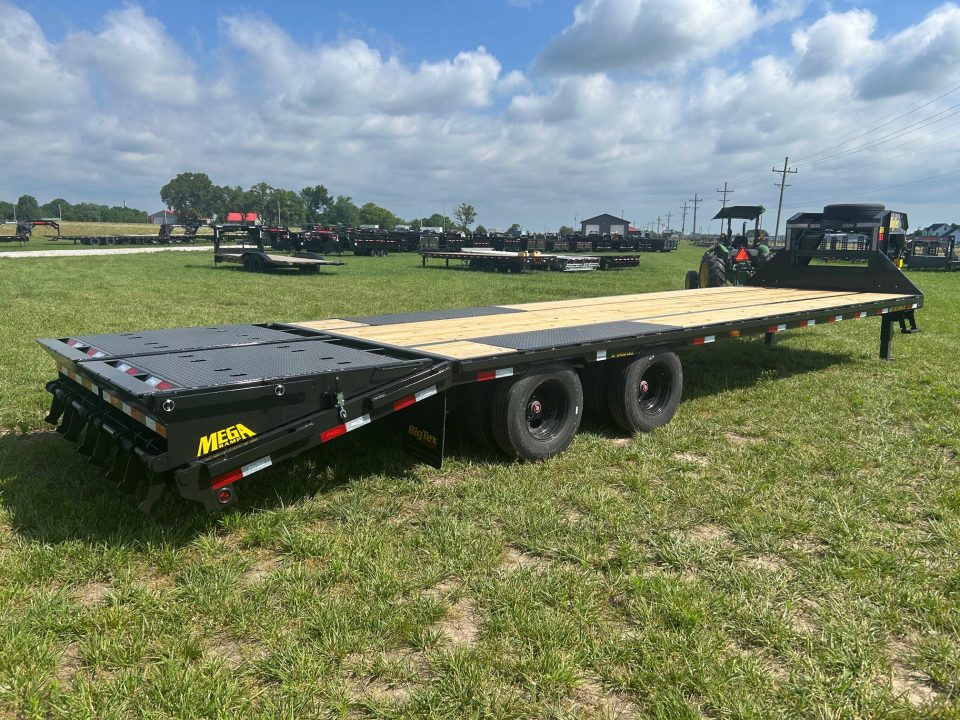 New 2027 Big Tex 102x30 Tandem 25.9K GN Flatbed w/ 2-Speed Jacks, Load Lights, Mega Ramps, & 14 Ply Tires