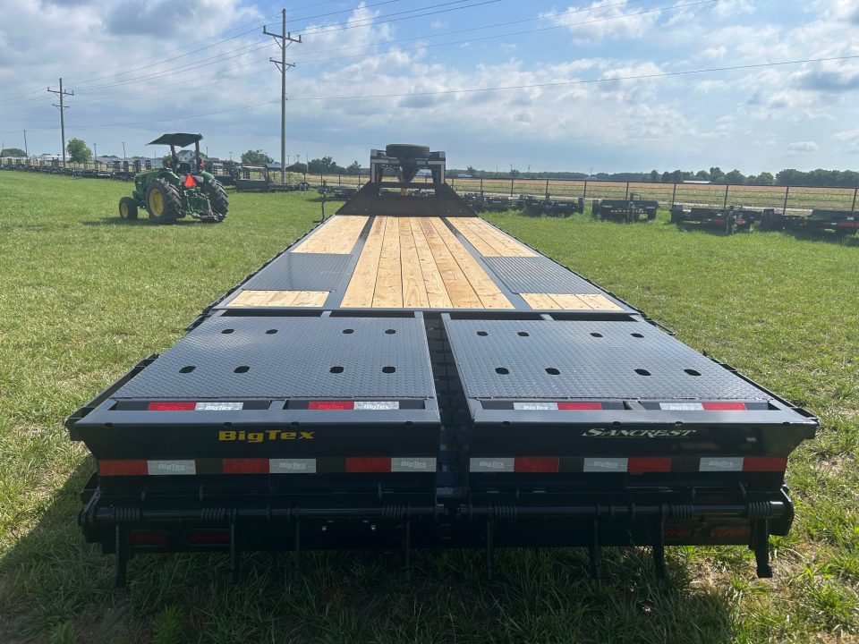New 2027 Big Tex 102x30 Tandem 25.9K GN Flatbed w/ 2-Speed Jacks, Load Lights, Mega Ramps, & 14 Ply Tires