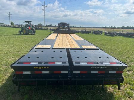 New 2027 Big Tex 102x30 Tandem 25.9K GN Flatbed w/ 2-Speed Jacks, Load Lights, Mega Ramps, & 14 Ply Tires