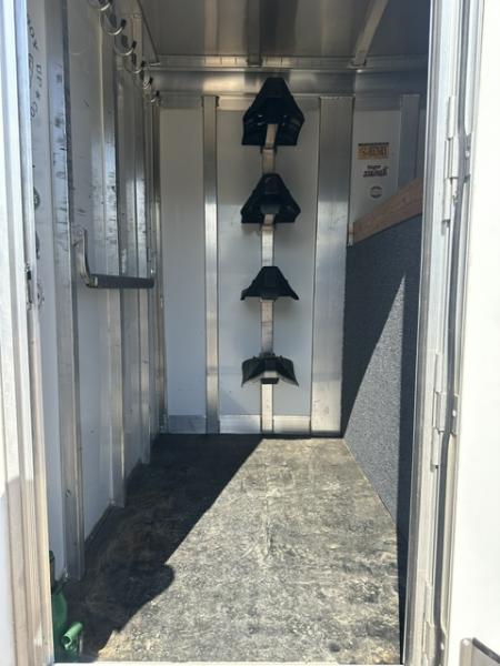 Consignment 2014 4-Star 4 Horse Straight Load