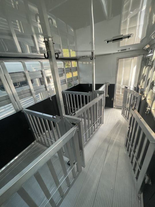 New 2026 Frontier 8 Pen Trailer