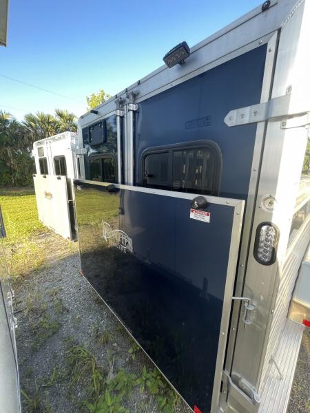 New 2026 Frontier 8 Pen Trailer