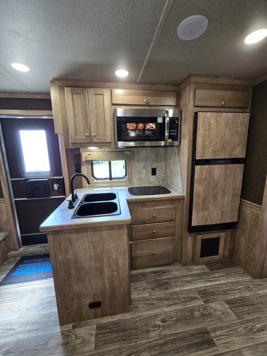 New 2026 Merhow Stampede 5 Horse Sideload Trailer