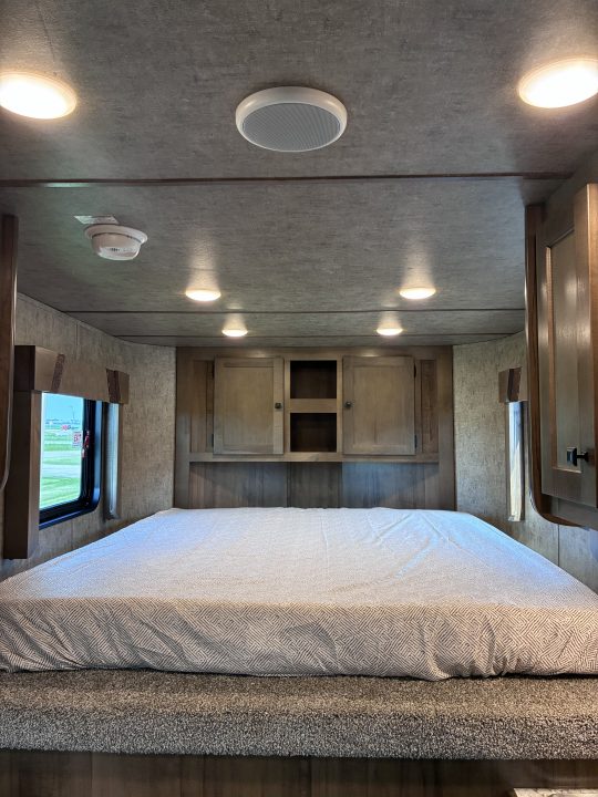 New 2027 Lakota Legacy 2H 7'LQ Horse Trailer