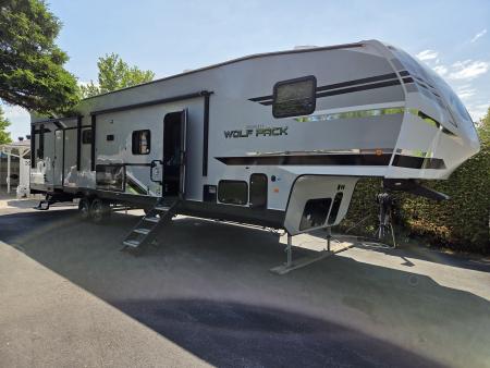 Consignment 2020 Cherokee 365PACK16 Toy Hauler