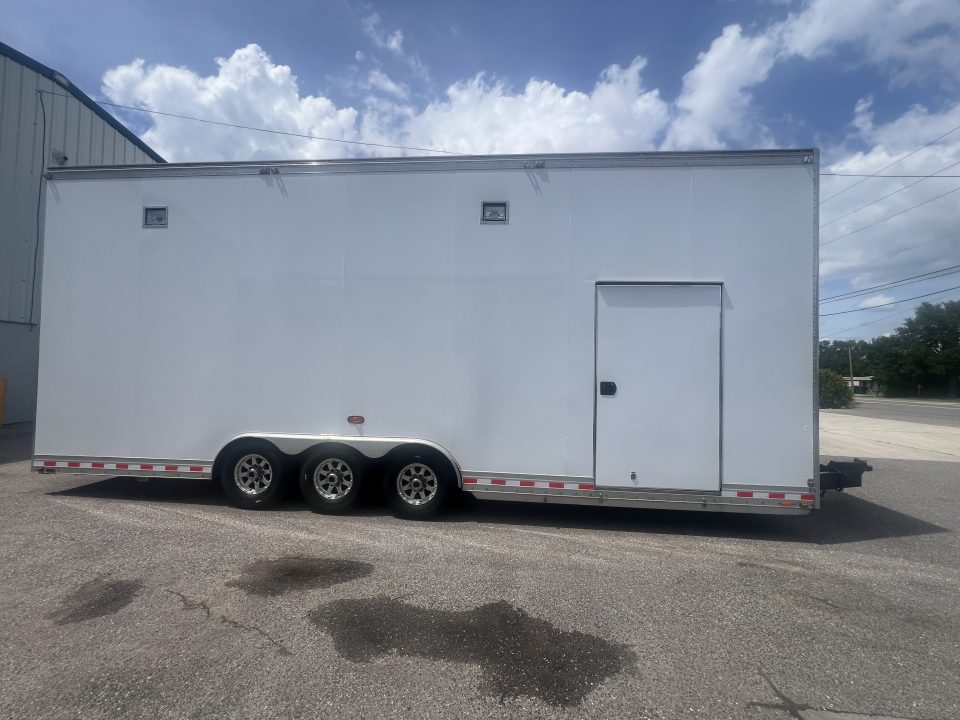2006 T&E 28' Stacker Trailer