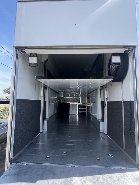 2006 T&E 28' Stacker Trailer photo 9