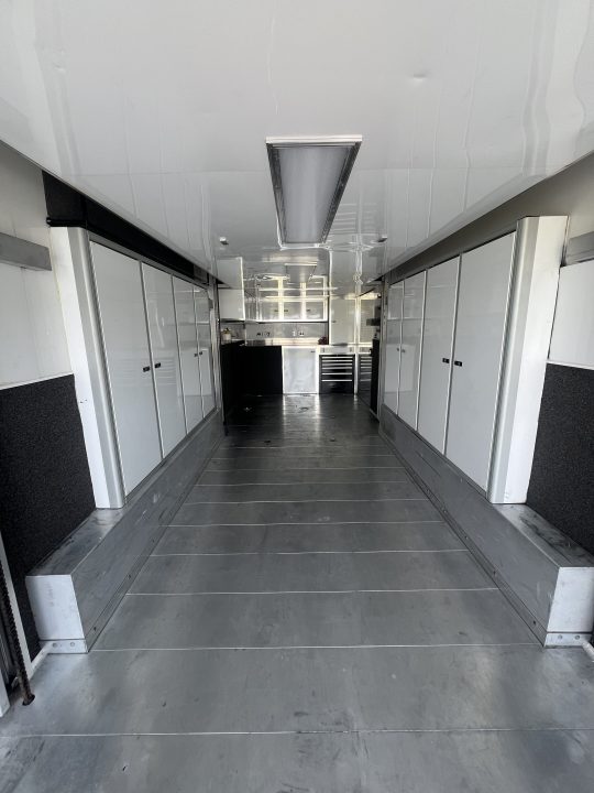 Used 2006 T&E 28' Stacker Trailer