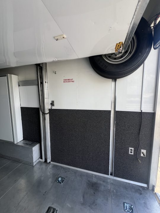 Used 2006 T&E 28' Stacker Trailer