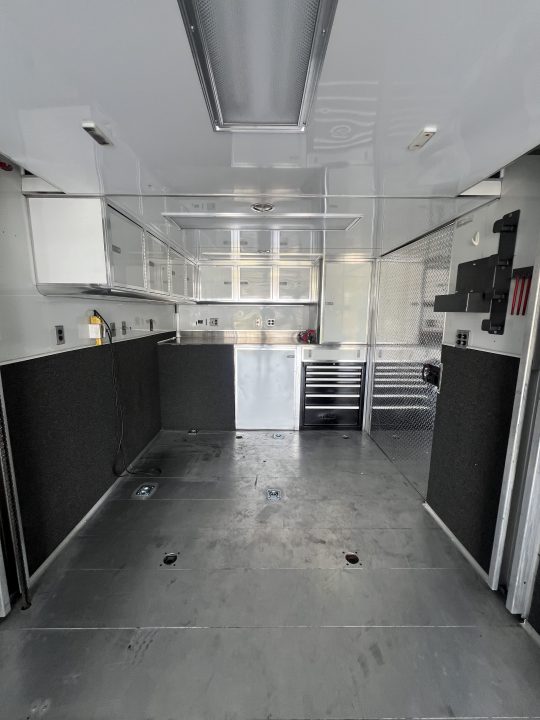 Used 2006 T&E 28' Stacker Trailer