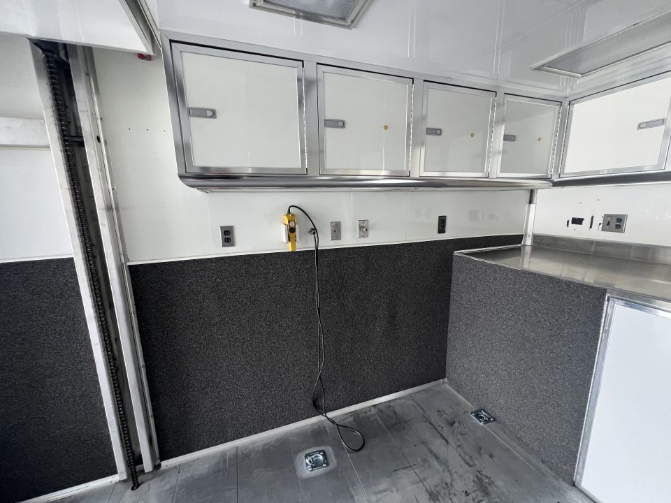 Used 2006 T&E 28' Stacker Trailer
