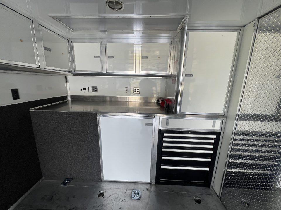 Used 2006 T&E 28' Stacker Trailer