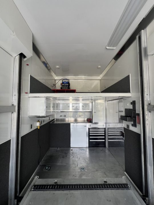 Used 2006 T&E 28' Stacker Trailer