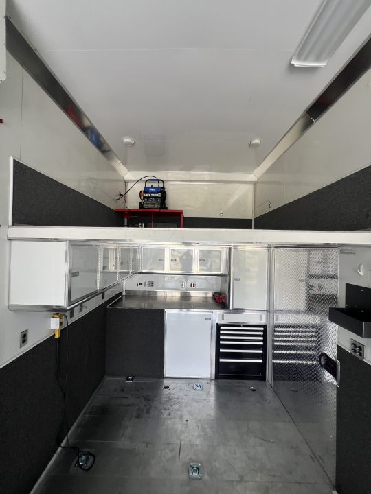 Used 2006 T&E 28' Stacker Trailer